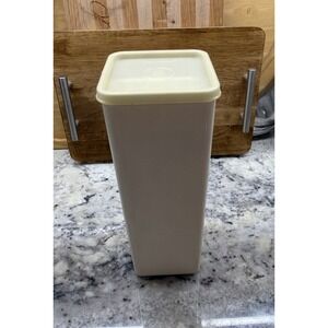 Vintage Tupperware Cracker Keeper 1696-6 Container 9 1/2" Tall Square With Lid